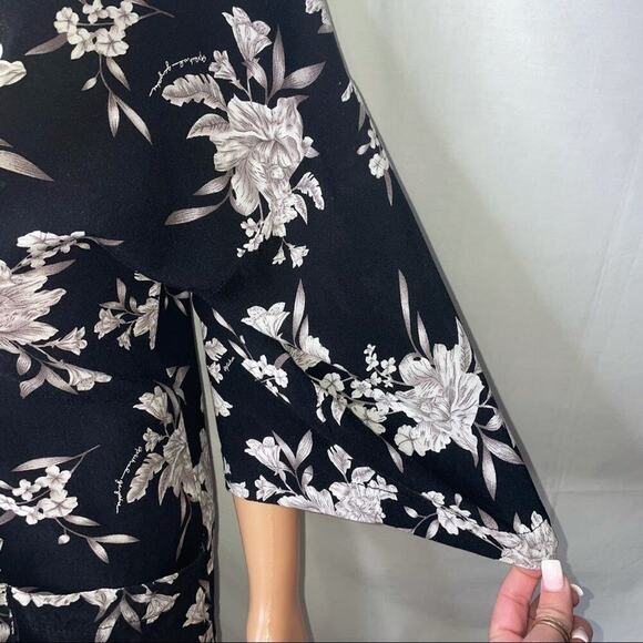 Spiritual Gangster robe Black WHite Floral Front Tie Kimono One Size lightweight - Picture 8 of 10